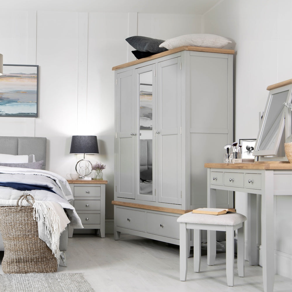 Eaton Grey Painted Oak Furniture for Modern Living creates a stylish, functional bedroom space with timeless elegance.